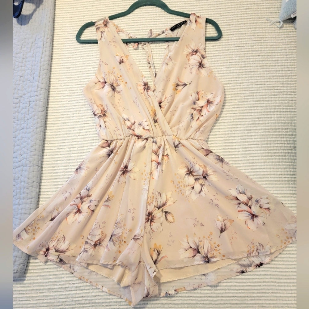 Floral Final Touch romper size S
